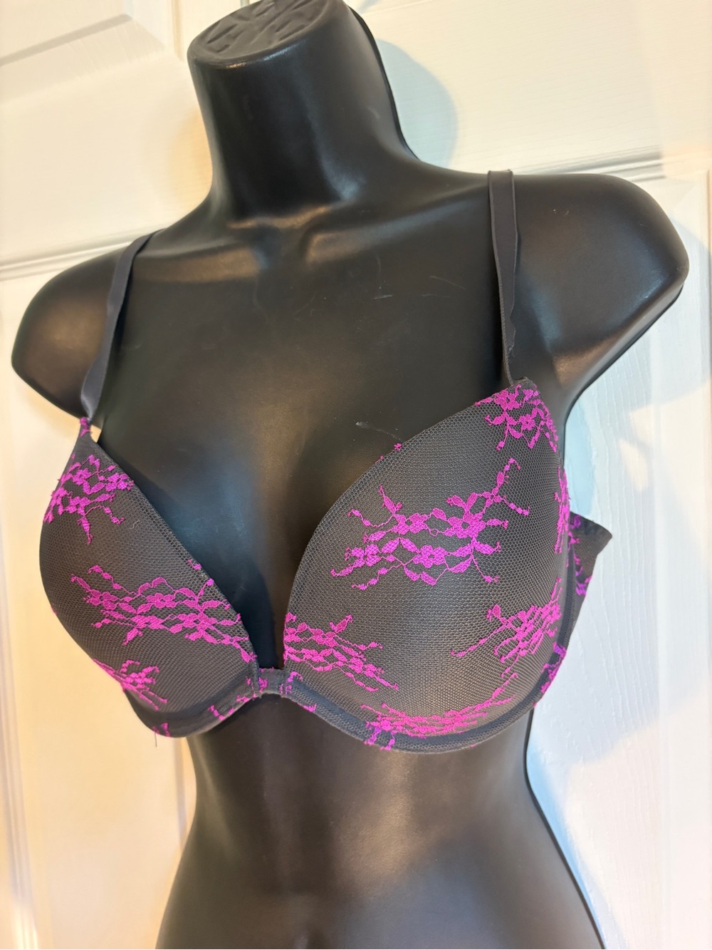 La Senza women’s Dark Gray Push-Up Bra with violet Lace Accent